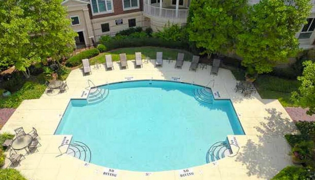 Gardens on Glenwood Pool